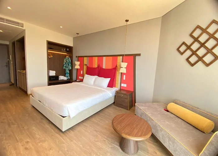 Khách sạn hẻo lánh Apec Mandala Cham Bay By Duyen 4*